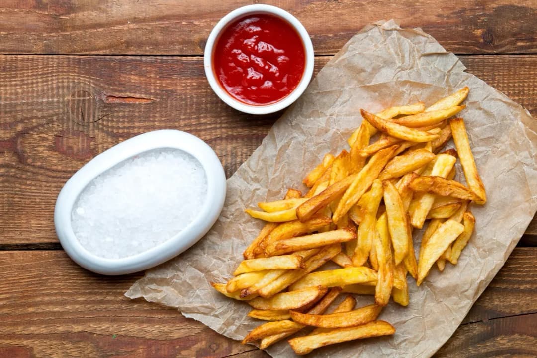 Ile kalorii ma 100 gram frytek? Odkryj, co wpływa na kaloryczność