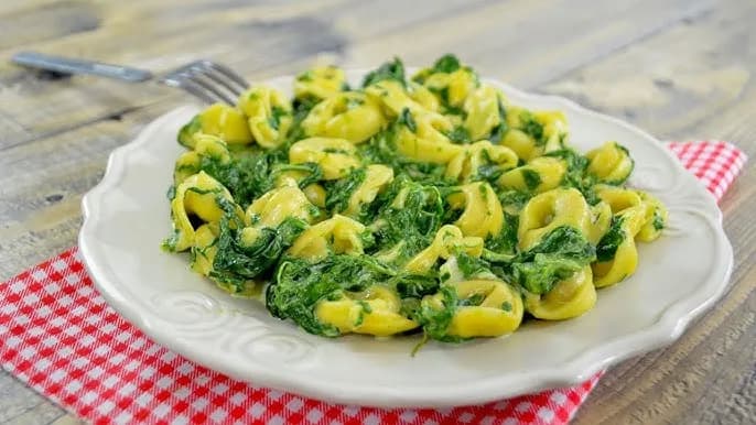 Jak zrobić tortellini z mięsem – prosty przepis na pyszne danie Jak zrobić tortellini z mięsem – prosty przepis na pyszne danie