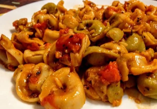 Z czym podawać tortellini z serem, aby zachwycić gości?
