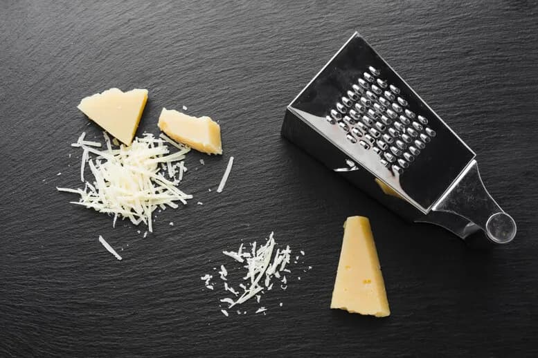 Czym zastąpić parmezan? Sprawdzone alternatywy dla każdego smaku