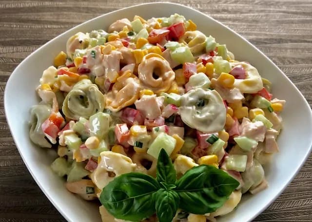 Jakie tortellini do sałatki wybrać, aby zachwycić smakiem?