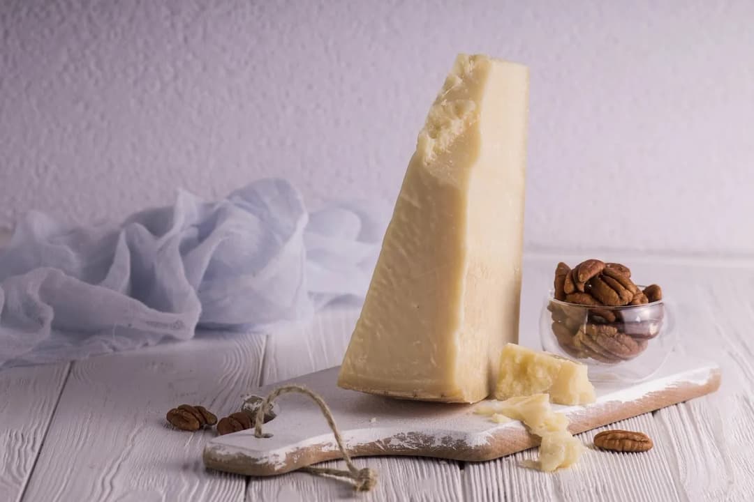 Gdzie kupić parmezan w Polsce? Najlepsze sklepy i oferty