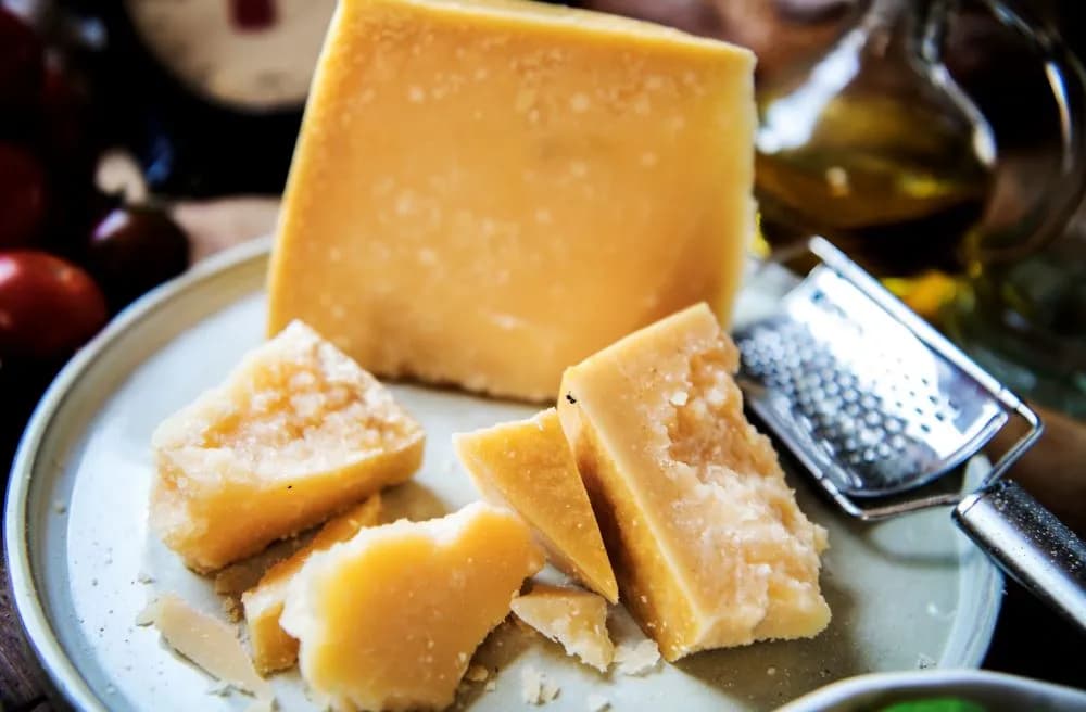 Czy parmezan można mrozić? Odkryj najlepsze metody przechowywania