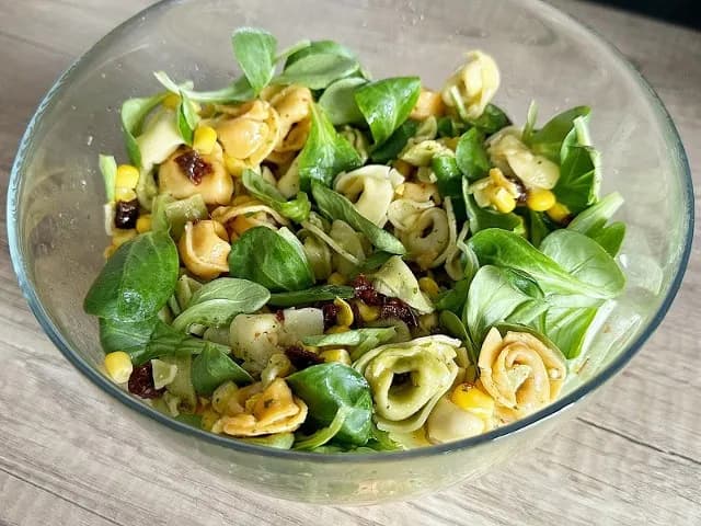 Ile gotować tortellini do sałatki, aby uniknąć rozgotowania?