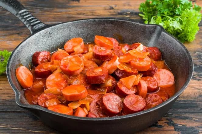 Szybkie i łatwe przepisy: co zrobić z parówek na obiad?