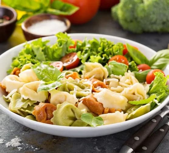 Co podać do tortellini z grzybami, aby zachwycić smakiem?