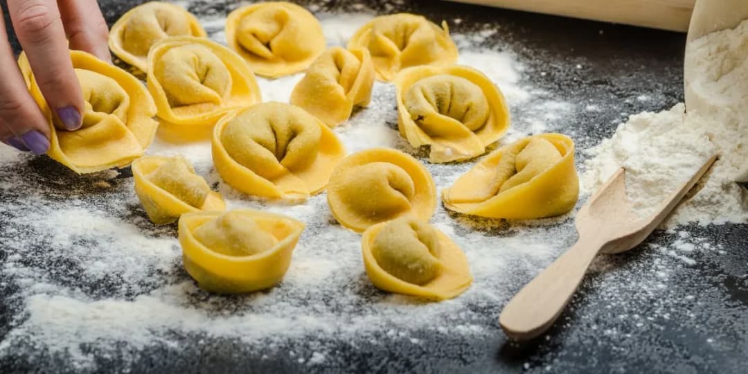 Z czym podać tortellini, aby zachwycić smakiem i prostotą?